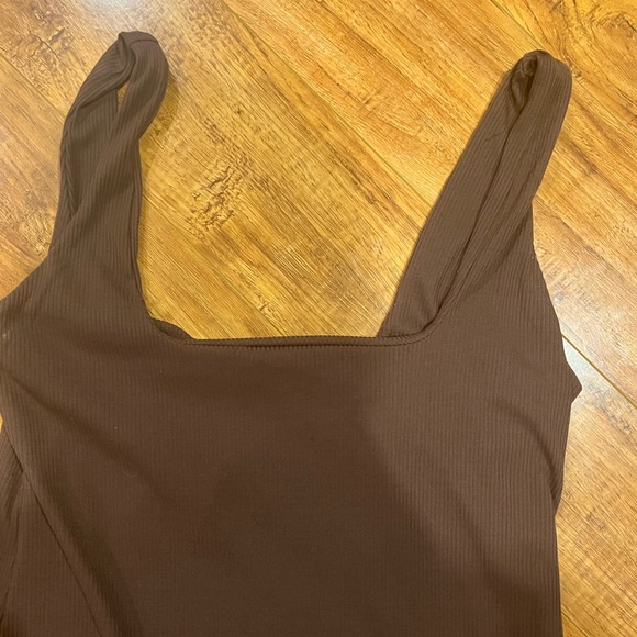 Brown ribbed midi length fitted dress - Picture 5 of 5